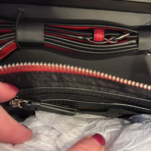 NIB🎁DKNY🎁 Bryant Park Demi Purse Bag w/Chain & Leather Strap🎁❣️Handbag - Picture 8 of 9